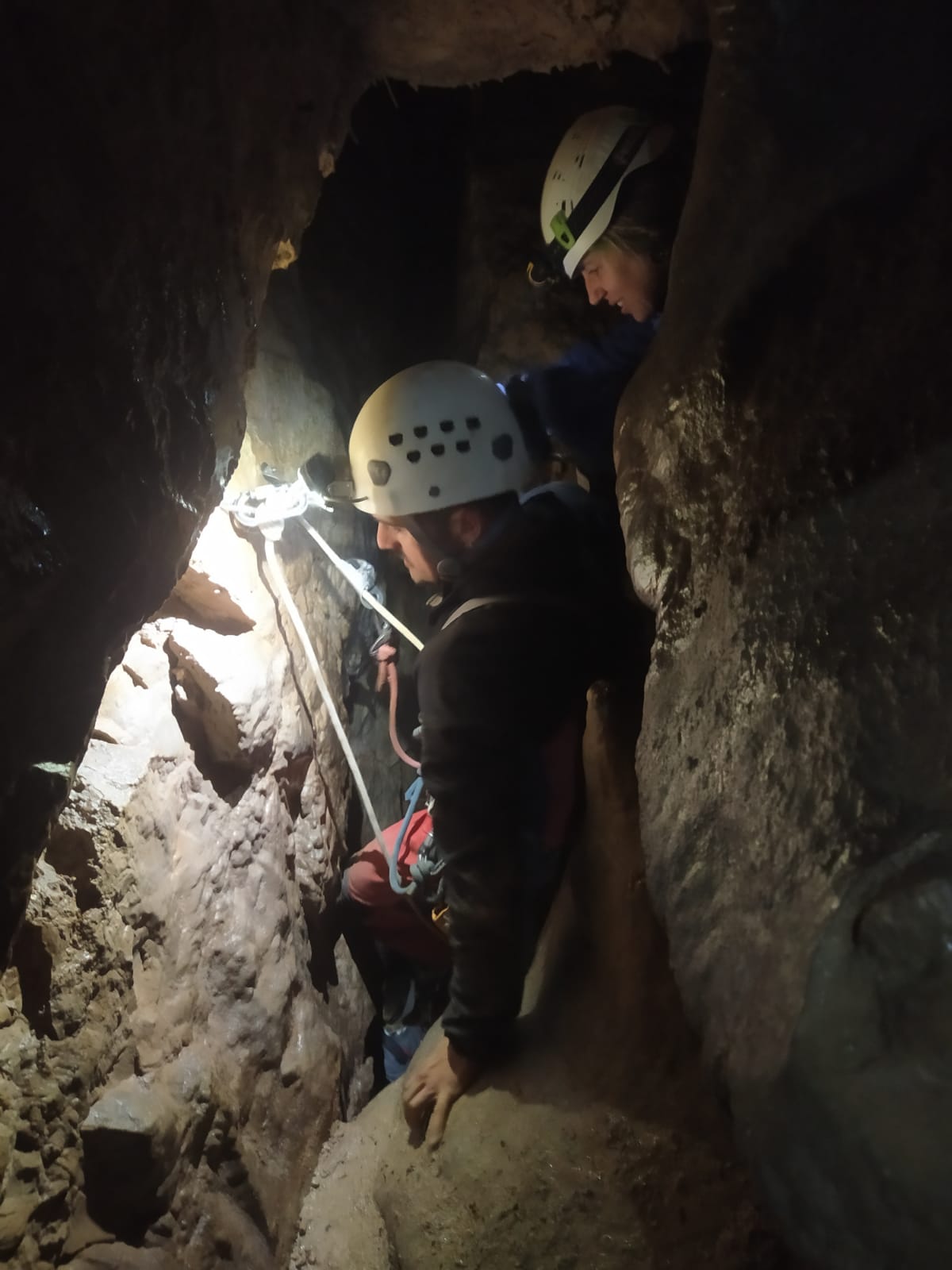 Llevada a cabo la formación en Espeleología Vertical del mes de junio